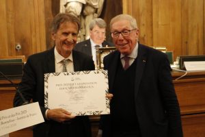 11 mai 2026, Olivier GALLAND re&ccedil;oit le prix Edouard Bonnefous pour l'ensemble de son oeuvre, remis par l'Acad&eacute;mie des sciences morales et politiques, sur proposition de la&nbsp;section Morale et Sociologie